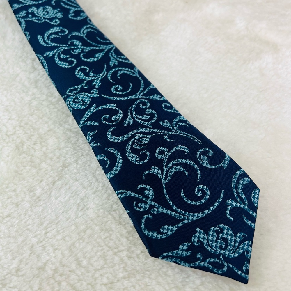 Robert Graham Navy and Teal Swirl Tie